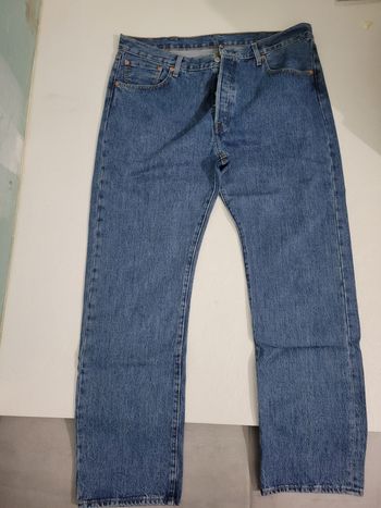 jean Levi's 501 de couleur bleu clair, taille W38 L32