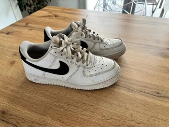 Baskets Nike air force one blanches et Virgile noire