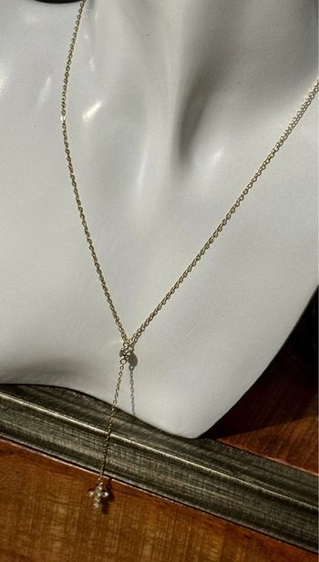 Collier V acier inoxydable or cristal et croix cristaux ronds