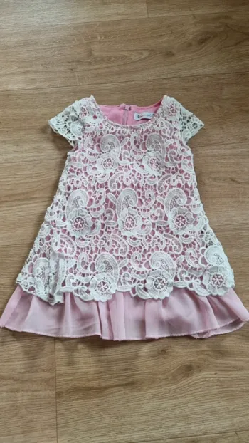 Robe rose a dentelles