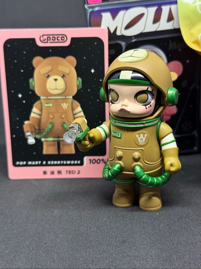 PopMart Mega Space Molly 100% Ted 2 - photo numéro 2