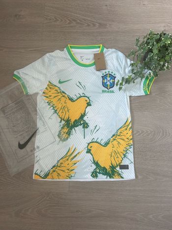 Maillot foot Brésil concept oiseaux jaune