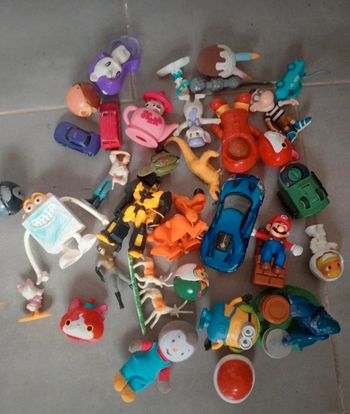 Lot de figurines/ petits jouets