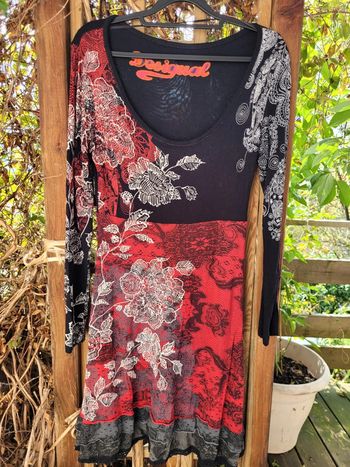 Très belle robe Desigual, rouge, noire et blanche, taille M (40)