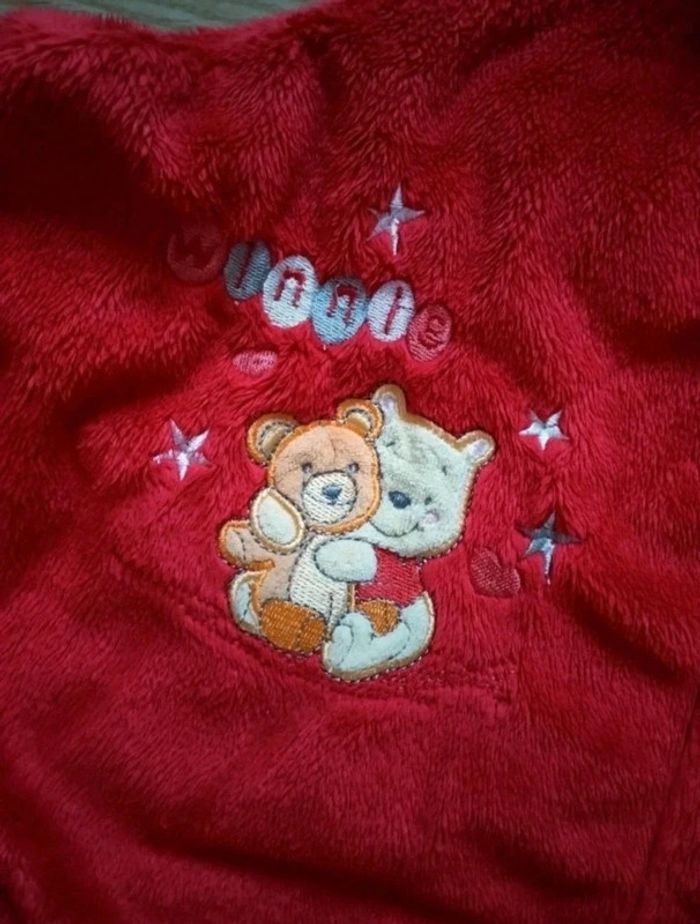 Poncho / sortie de bain - piscine. Fille.  Winnie l'ourson. Disney baby. 
Taille 18 mois - photo numéro 3
