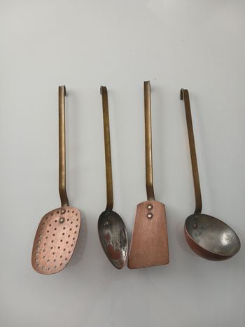 Lot de 4 ustensiles de cuisine anciens en CUIVRE et LAITON