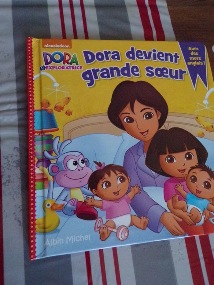 Livre Dora devient grande soeur