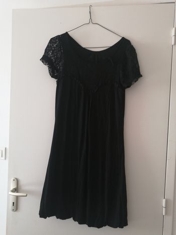 Robe noire à dentelle