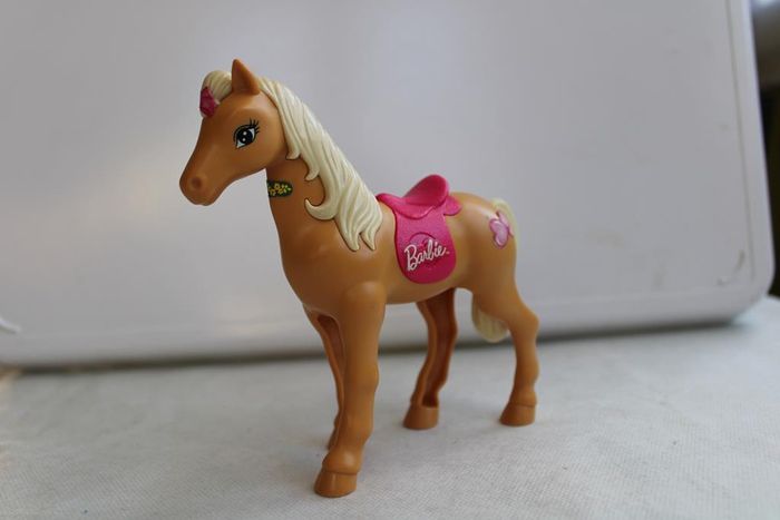 Lot figurines Barbie - photo numéro 2