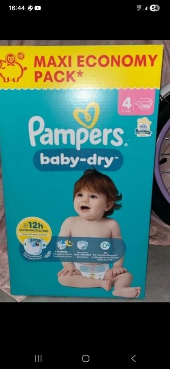 Paquet de couches pampers taille 4 neuf 