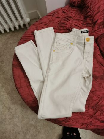 Pantalon femme blanc genre jean's slim coutures dorées T 36 (16 ans)