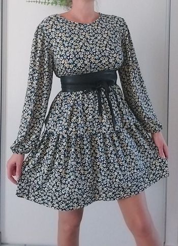 Jolie robe fleurie taille L