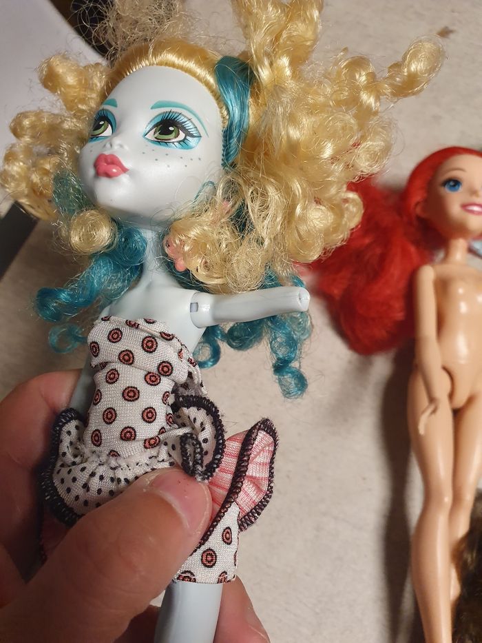 Lot poupées, barbies - photo numéro 2
