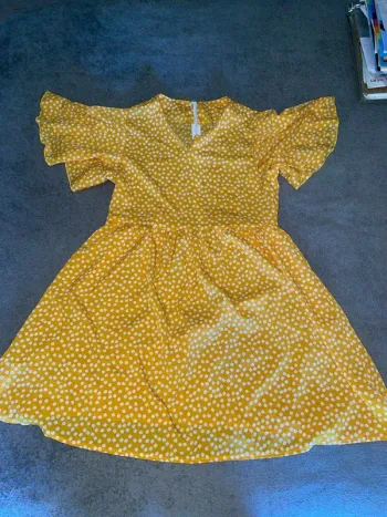 robe jaune fleurie