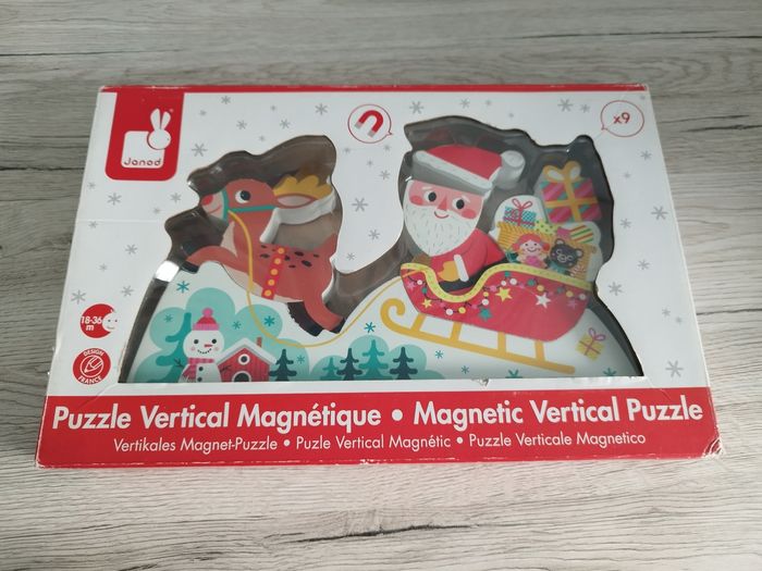 Puzzle vertical en bois magnétique