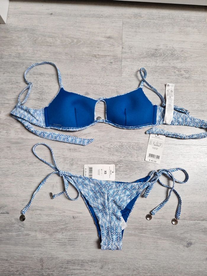 Bikini Calzedonia neuf avec étiquette Bas en XS haut en taille 85 bleu et blanc - photo numéro 7