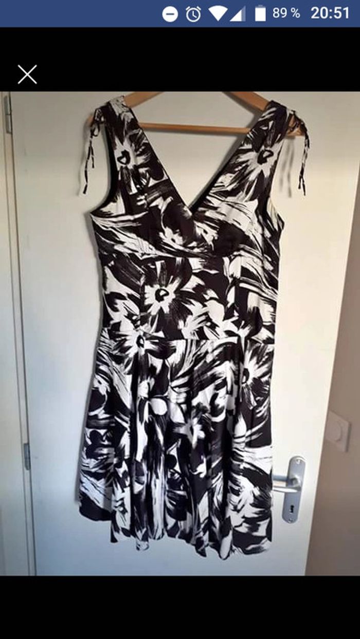 Robe noire et blanche