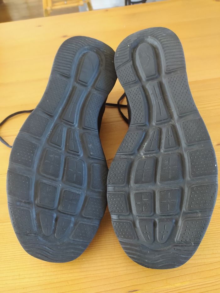 Paire de baskets noire - photo numéro 6