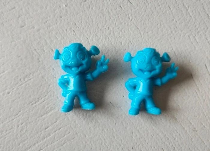 2 mini figurines vintage