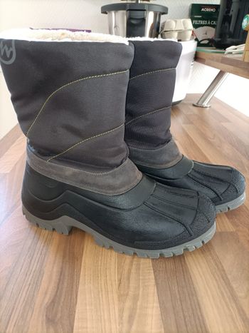Bottes de neige ski quechua 42-43 noir