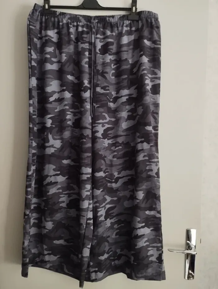 Pantalon Shein Curve taille 4XL (52)
