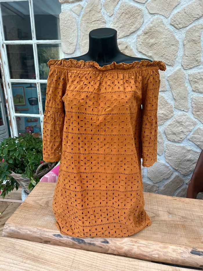 Robe épaules dénudées été camel en broderie taille L 40 blanche porte - photo numéro 4