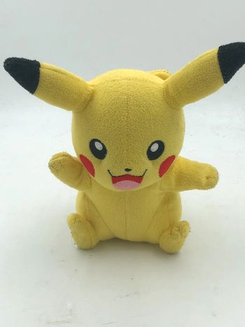Peluche Nintendo Pokémon Pikachu Tomy