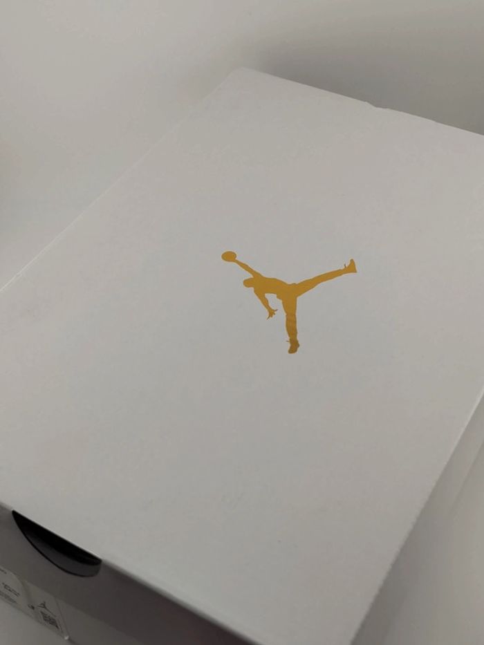 Paire de baskets Air Jordan 1 Mid montantes - photo numéro 3