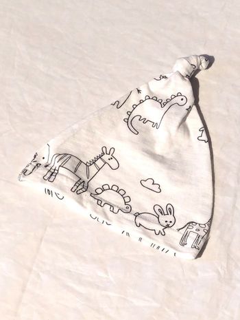 Bonnet Blanc Noeud Pointe Dessus Dessins Animaux Animal Vêtement Accessoire Petits Enfants Bébés