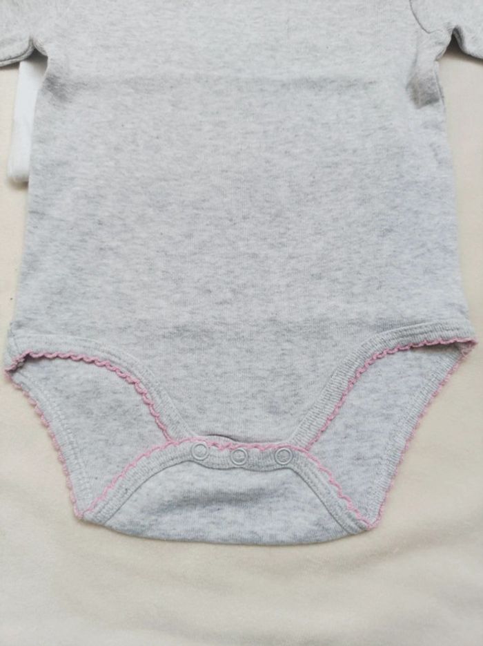 Lot  de 2 bodys manches longues Kiabi fille 6 mois - photo numéro 3