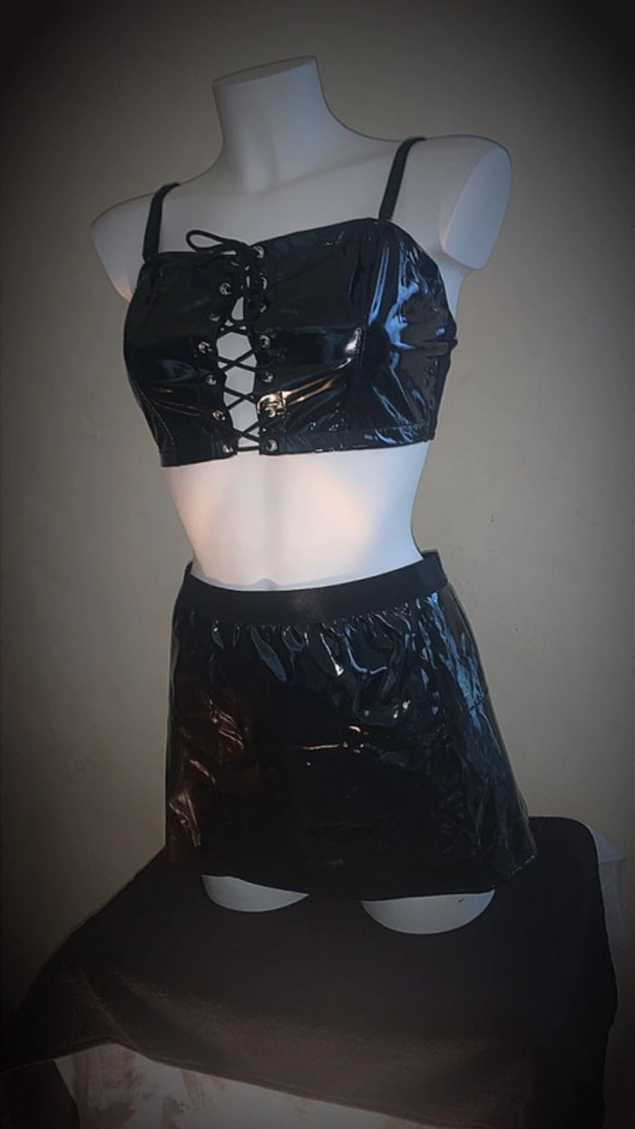 Ensemble en simili cuir avec string filet