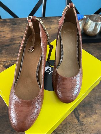 Escarpins chaussures fermées à talon avec bride pointure 40