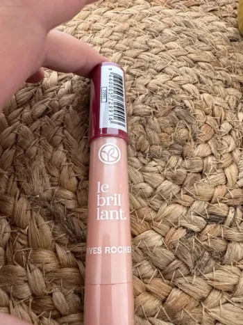 Yves rocher lebrillant crayon lèvres brillant et nourrissant  10 prune tendre 2,25g valeur 14€