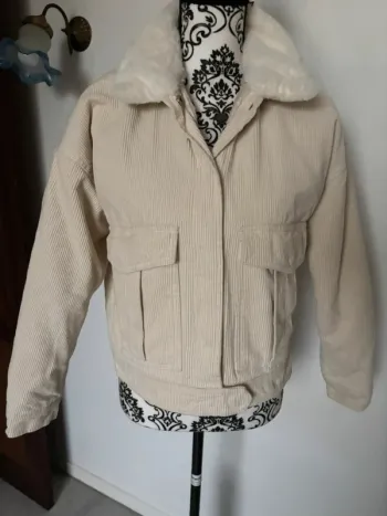 Veste beige en velours côtelé taille 36