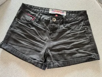 Short en jean noir Jennyfer taille 36 en TBE