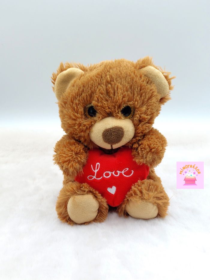 Peluche doudou ours beige caramel cœur love DELTA SPORT 2018 20 cm Lidl ?