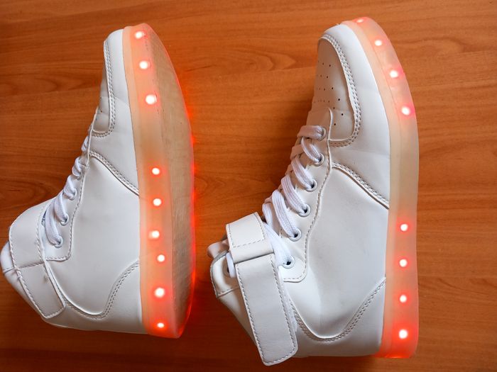 BASKETS A LED - photo numéro 4