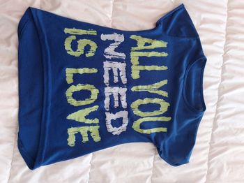 Tee-shirt fille 👧 taille 8ans