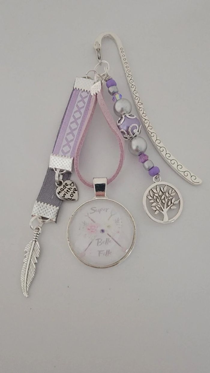 Cadeau belle fille, bijoux de sac ou marque page " super belle fille"