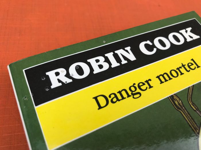 Robin Cook Danger mortel N° 7543 (1988) Le Livre de Poche - photo numéro 2