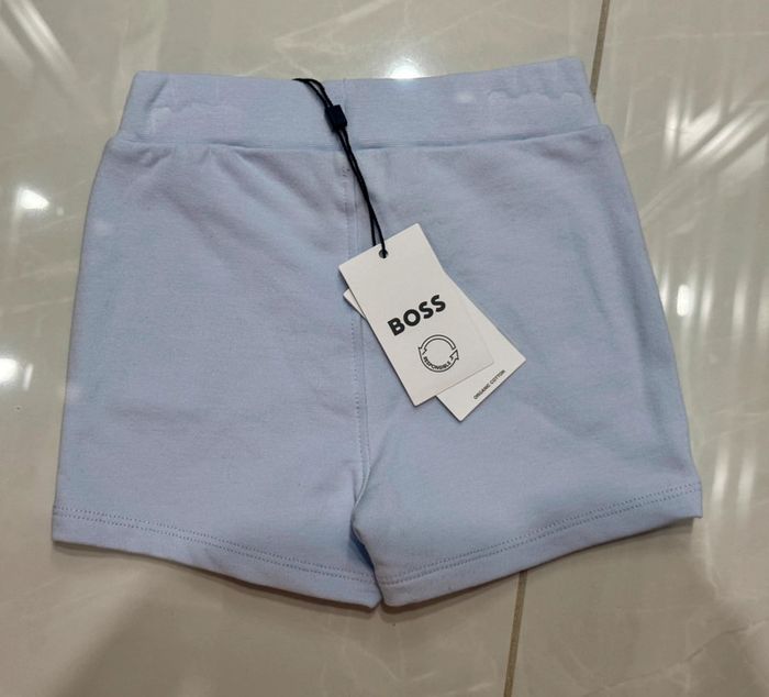 Short Hugo boss neuf 9 mois - photo numéro 2