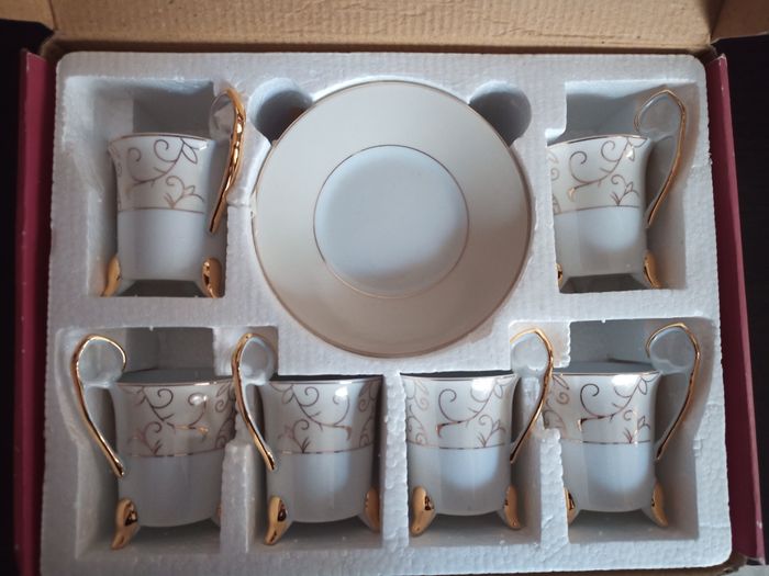 Service de 6 tasses et sous tasses, Geneviève Lethu Blanche Dorée | Anse dorée - photo numéro 2