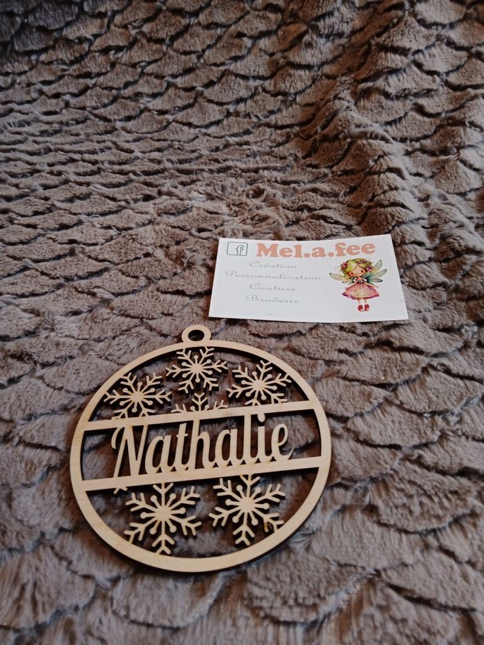 Boule de Noël personnalisée en bois