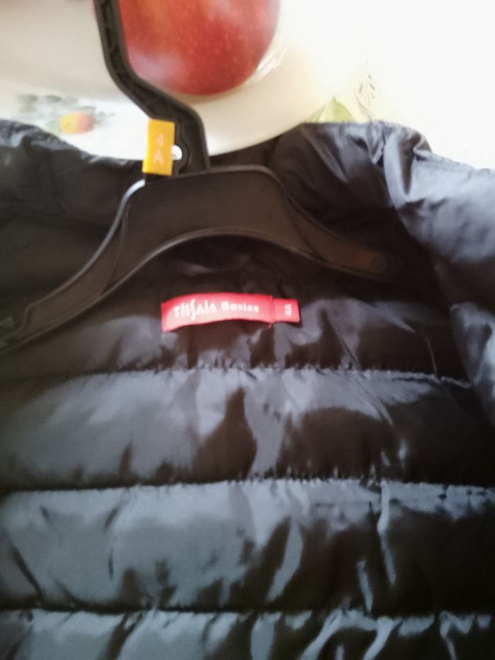 Vends doudoune noire en 4ans. - photo numéro 3