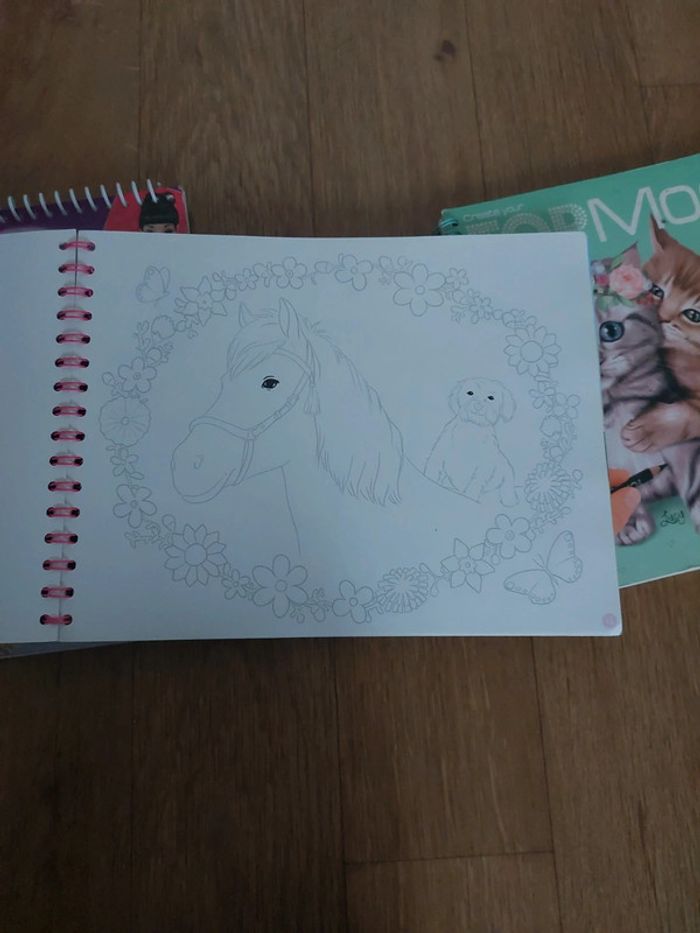 Lot 3 livres de coloriage avec autocollants - photo numéro 11