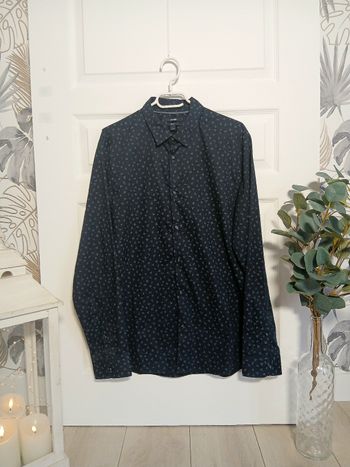 Chemise Kiabi Slim Fit – Taille L – Bleu marine motif discret – Élégante & moderne