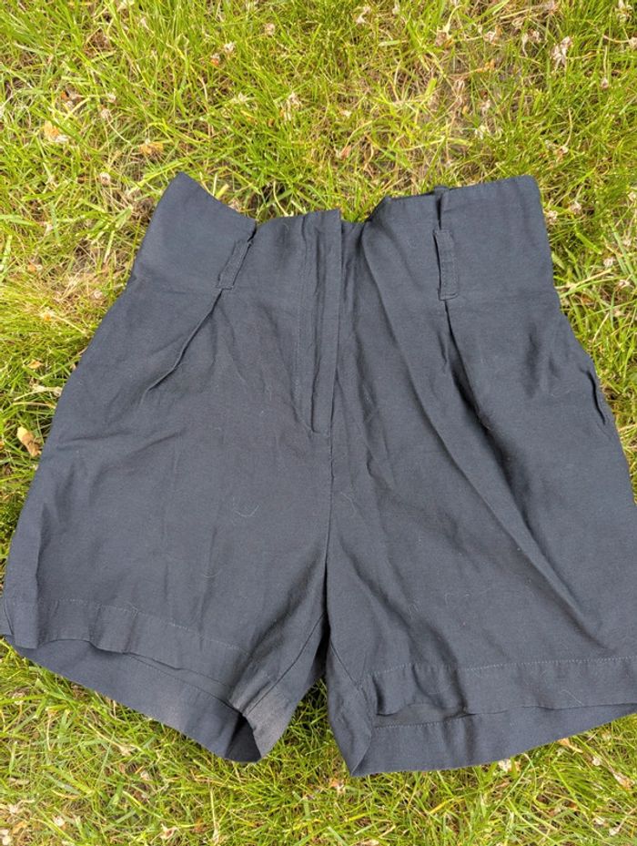 Short léger noir Bonpoint 8 ans