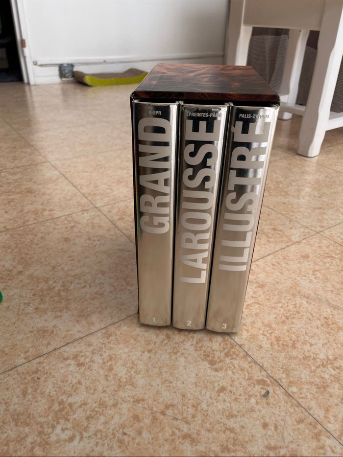 Grand Larousse Illustré - photo numéro 2