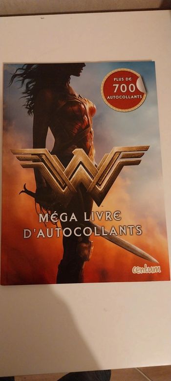Méga Livre D'autocollants Wonder Woman