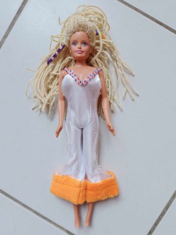 Poupée Barbie métisse vintage blonde